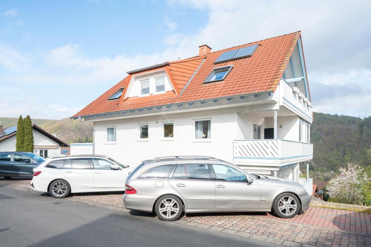 Harmony: Edersee Apartment - Sperrmauer - Lounge Luaran gambar