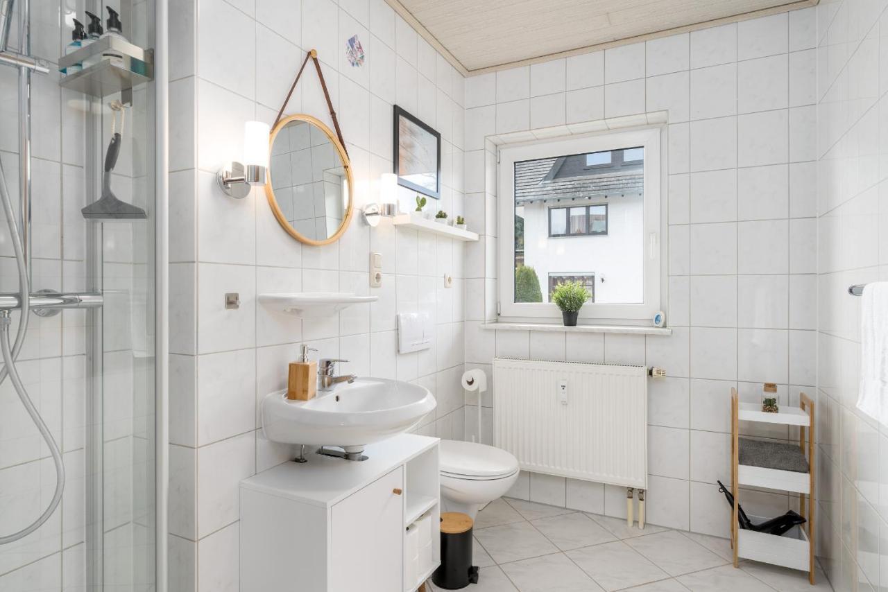 Harmony: Edersee Apartment - Sperrmauer - Lounge Luaran gambar